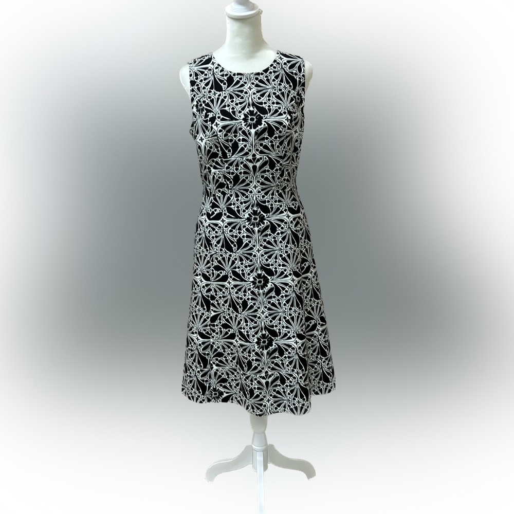 Classiques Entier sleeveless dress. Black and white print.  Size 6